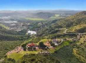 Breathtaking Retreat - Image 2