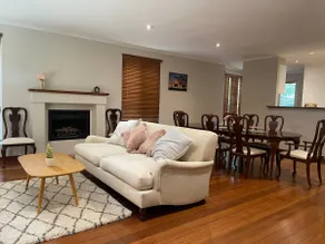5-Star Lakeview Stay@ Yarralumla - Image 4