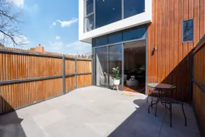 New Modern Townhouse w 2 Parkings near CITY - Image 2