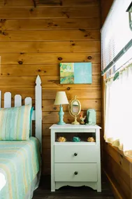 The Lazy Rooster Log Lodge in Hocking Hills - Image 5