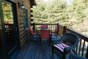 The Lazy Rooster Log Lodge in Hocking Hills - Image 3