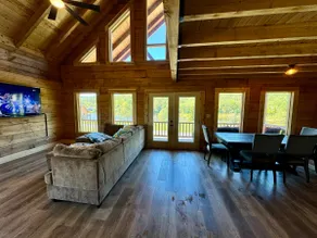 Almost Heaven Chalet - Image 4
