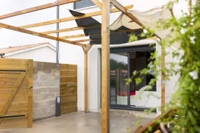 2022 furnished studio with garden and parking! - Image 3