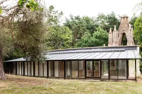 Architectural 5 bedroom house in woodland setting - Image 5