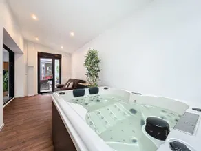 LOFT Studio with HOT TUB near historic center - Image 4