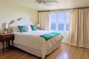 Tranquil Retreat at Water's Edge - Image 4