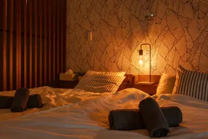 13 min train ride to JR Kyoto station / wide king size bed / 3 min walk to Ishiyama station / 2 lines available / projector available - Image 2
