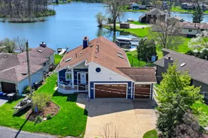 Blue Moon Lake House - Image 4