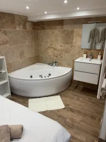 Julie's little suite with balneo - Image 2