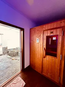 Unlimited use of sauna, jacuzzi, and private lounge - Image 5