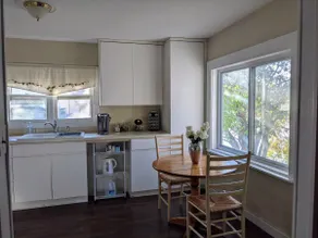 Riverview apartment in quaint downtown Algonquin - Image 5