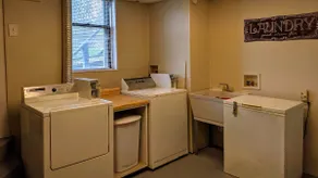 Riverview apartment in quaint downtown Algonquin - Image 5