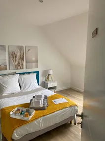 Spacious, bright triplex opposite the theatre - Image 5