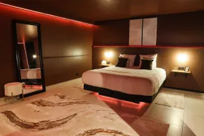 Exceptional suite with private spa - Image 3