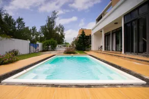 Villa Fitz: Sunlit Beach Getaway w/ Pool + WIFI - Image 4