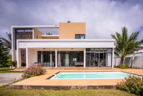 Villa Fitz: Sunlit Beach Getaway w/ Pool + WIFI - Image 3