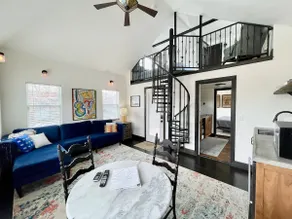 Stylish Downtown Guesthouse, Walk Everywhere! - Image 2