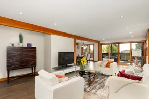 Quiet Modern Dundadrave Oasis - Image 3