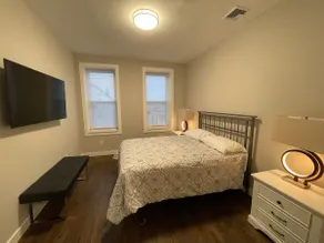 Stylish 2BR, Close to NYC! - Image 2