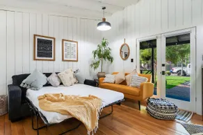 The Eclectic Garden Hideaway:with bonus back house - Image 2