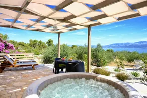Olive Garden Home with Hot Tub - Image 3