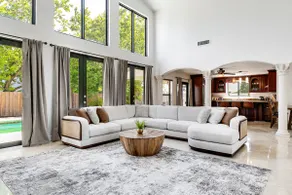 Summer Fun! 5BR+Pool+2 KING Beds+Sleeps 12+Grill - Image 4