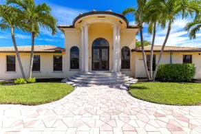 Summer Fun! 5BR+Pool+2 KING Beds+Sleeps 12+Grill - Image 3