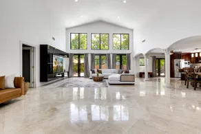 Summer Fun! 5BR+Pool+2 KING Beds+Sleeps 12+Grill - Image 2