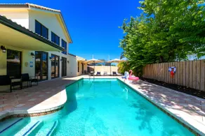 Summer Fun! 5BR+Pool+2 KING Beds+Sleeps 12+Grill - Image 5