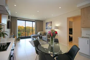 Stunning 2 Bedroom Apartment - Image 4