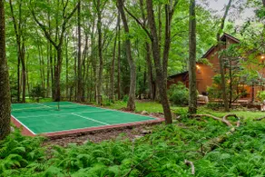 Charming Lake Harmony Chalet Pickleball, Tree deck - Image 3