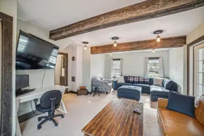 Charming Cottage w/ Lake Access - Image 3