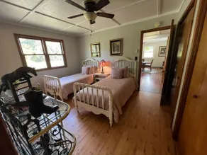 Cozy Two-bedroom House on Horse Farm - Image 4