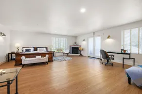 $99 Jul Female-friend, Amy’s penthouse getway - Image 2