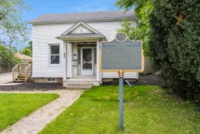 The Beatty House: Luxury Heritage Home near Falls! - Image 5