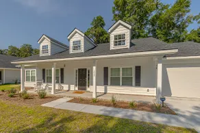 Darien’s New Gem:Stylish 3BR/2BA Heart of Downtown - Image 2