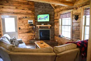 Friendly Bear Log Cabin - Image 5
