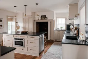 Farmhouse with Designer Finishes- in Bird in Hand - Image 5