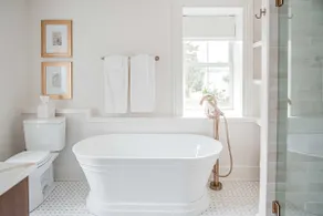Farmhouse with Designer Finishes- in Bird in Hand - Image 4
