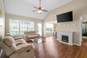 4 Bedrooms w/ Garage, Sleeps 10! - Image 4