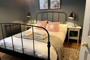 Charming cottage minute from beach-newly renovated - Image 2