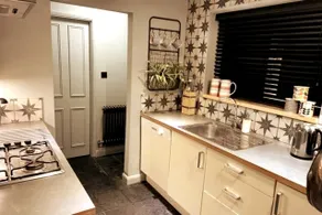 Charming cottage minute from beach-newly renovated - Image 4