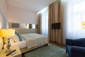 Classic Apartment with 1 Bedroom - Image 2