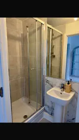 Beautiful self contained flat - Image 2