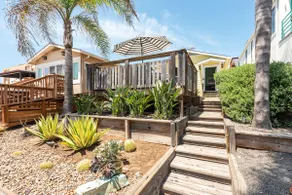 Steps from the beach - Image 3