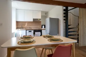 The Harmonious Bulwark – Triplex at the Foot of the City - Image 4