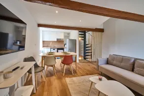 The Harmonious Bulwark – Triplex at the Foot of the City - Image 2