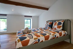 The Harmonious Bulwark – Triplex at the Foot of the City - Image 3