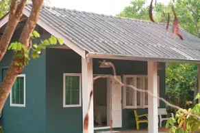 1 Bdr Cottage on Farm Stay - Image 2