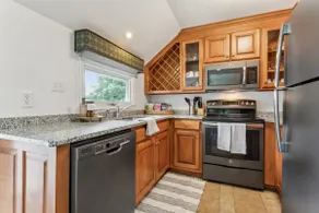 Cozy 2BR Condo in Williamsburg - Image 5